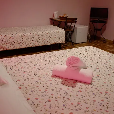 Bed and Breakfast King Square 3*