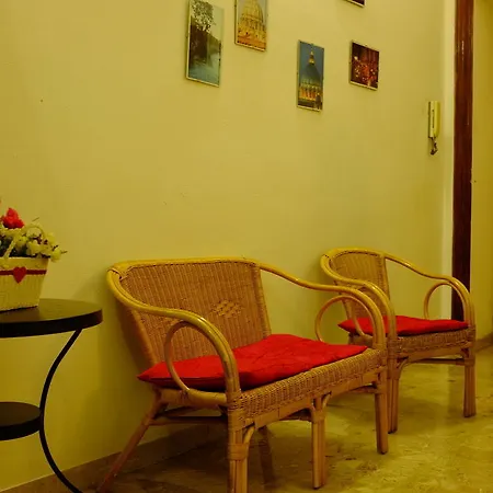 Bed and Breakfast King Square 3*